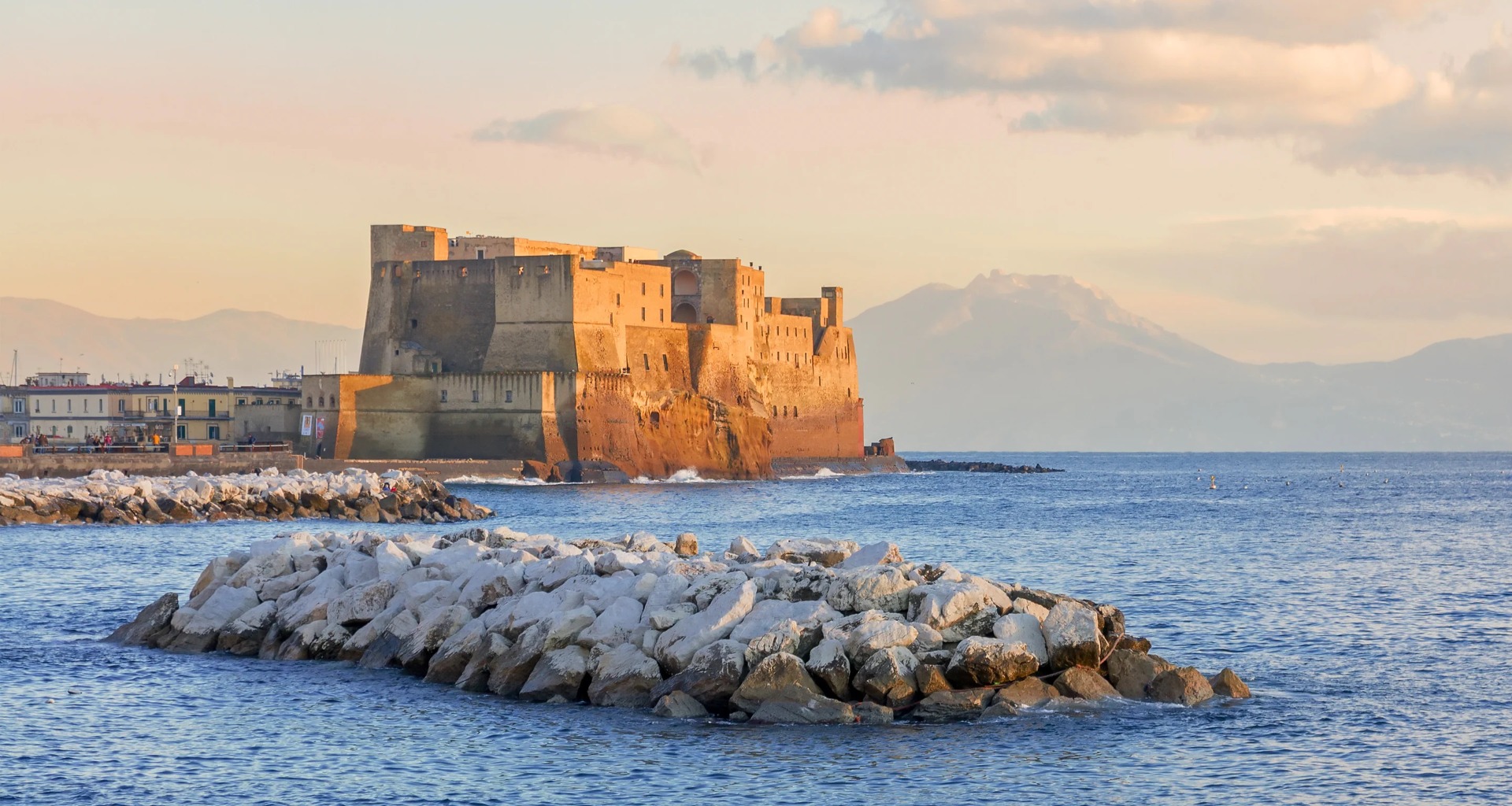 Castel dell'Ovo, Nápoles (Freepik)