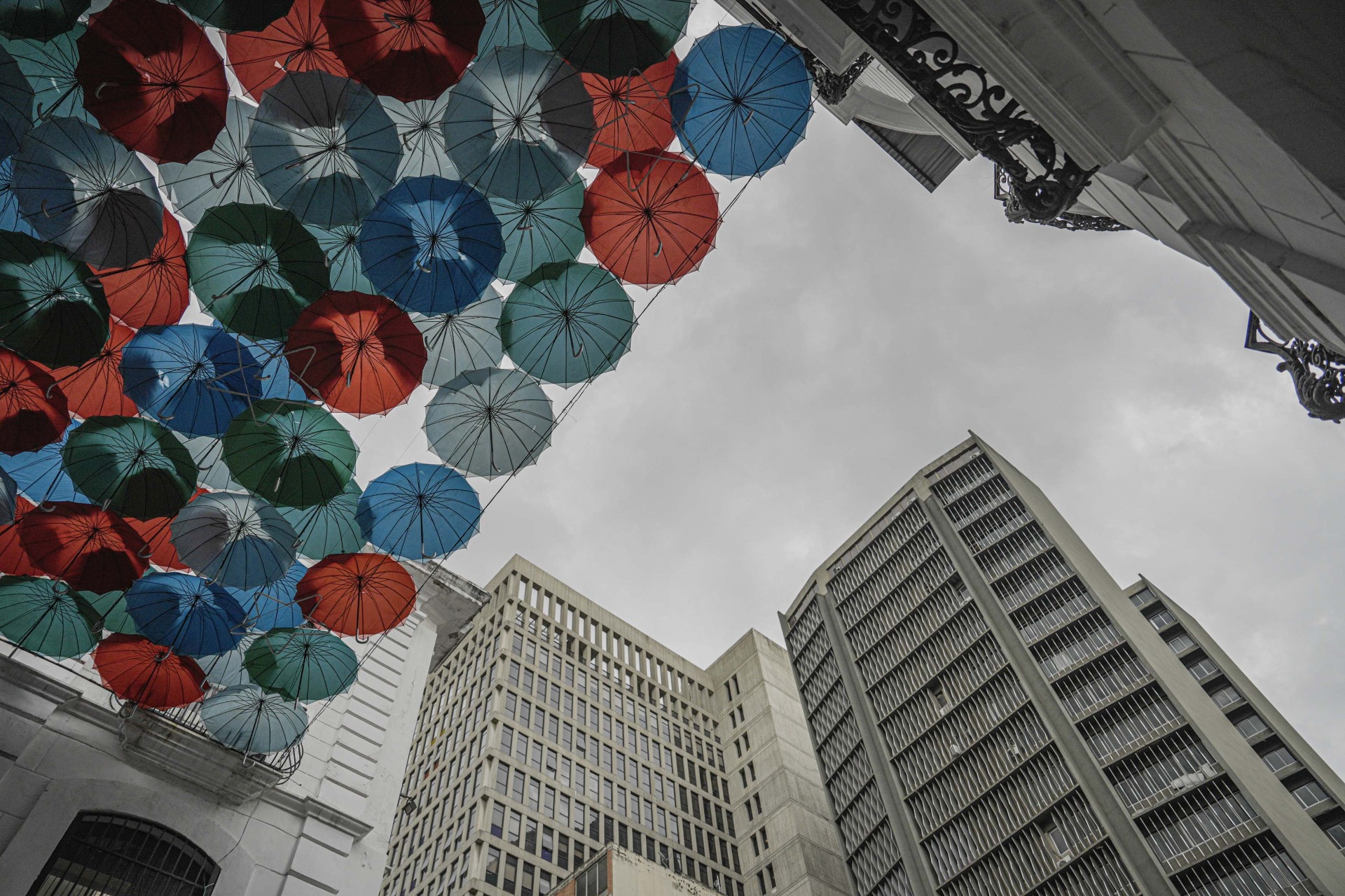 La Calle de los Paraguas, centro histórico de la ciudad de Caracas. Foto: Fernando Mercado