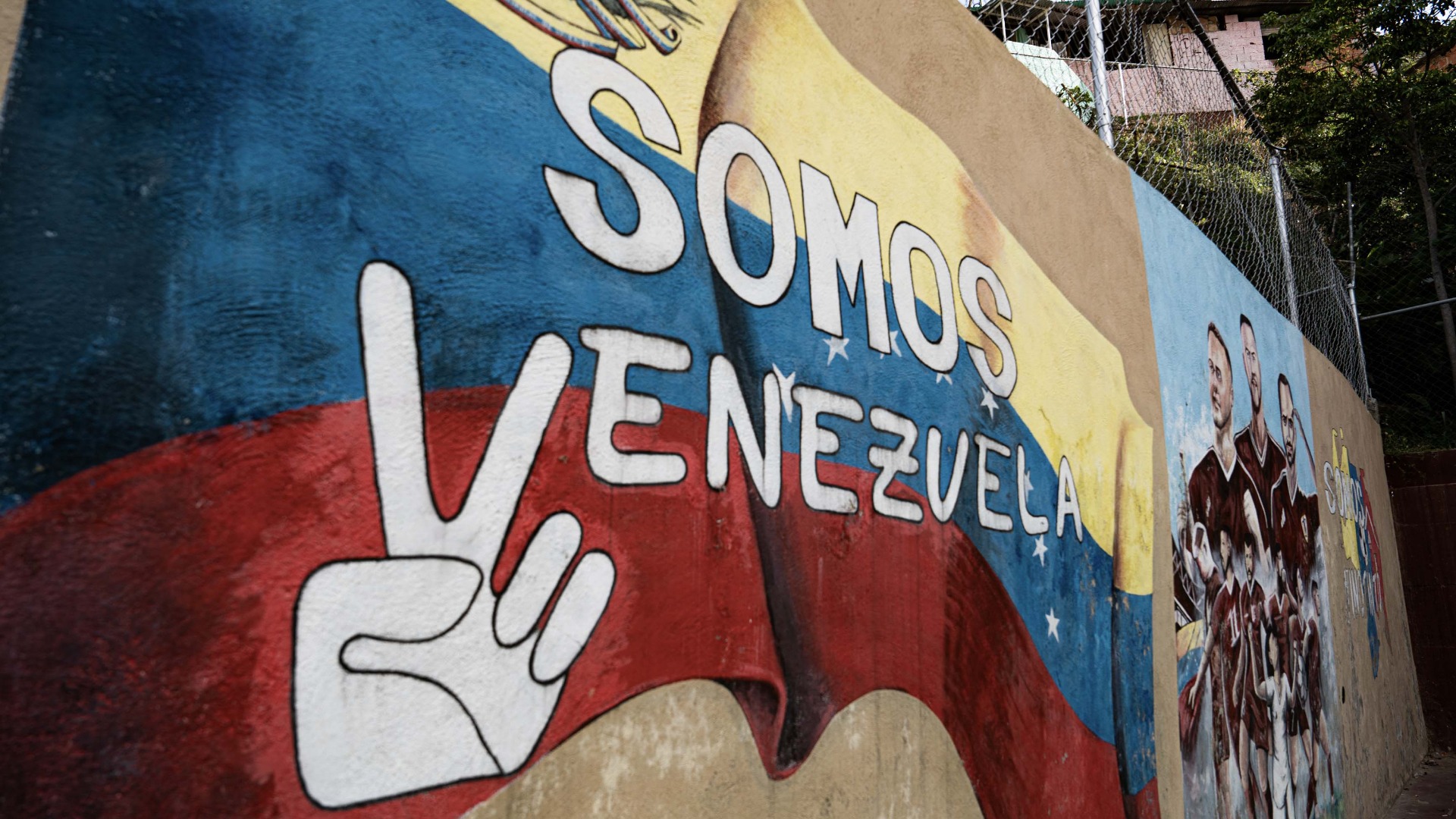 Caracas es una ciudad cargada de murales por todos lados, Chávez, la revolución, Simón Bolívar. Foto: Fernando Mercado