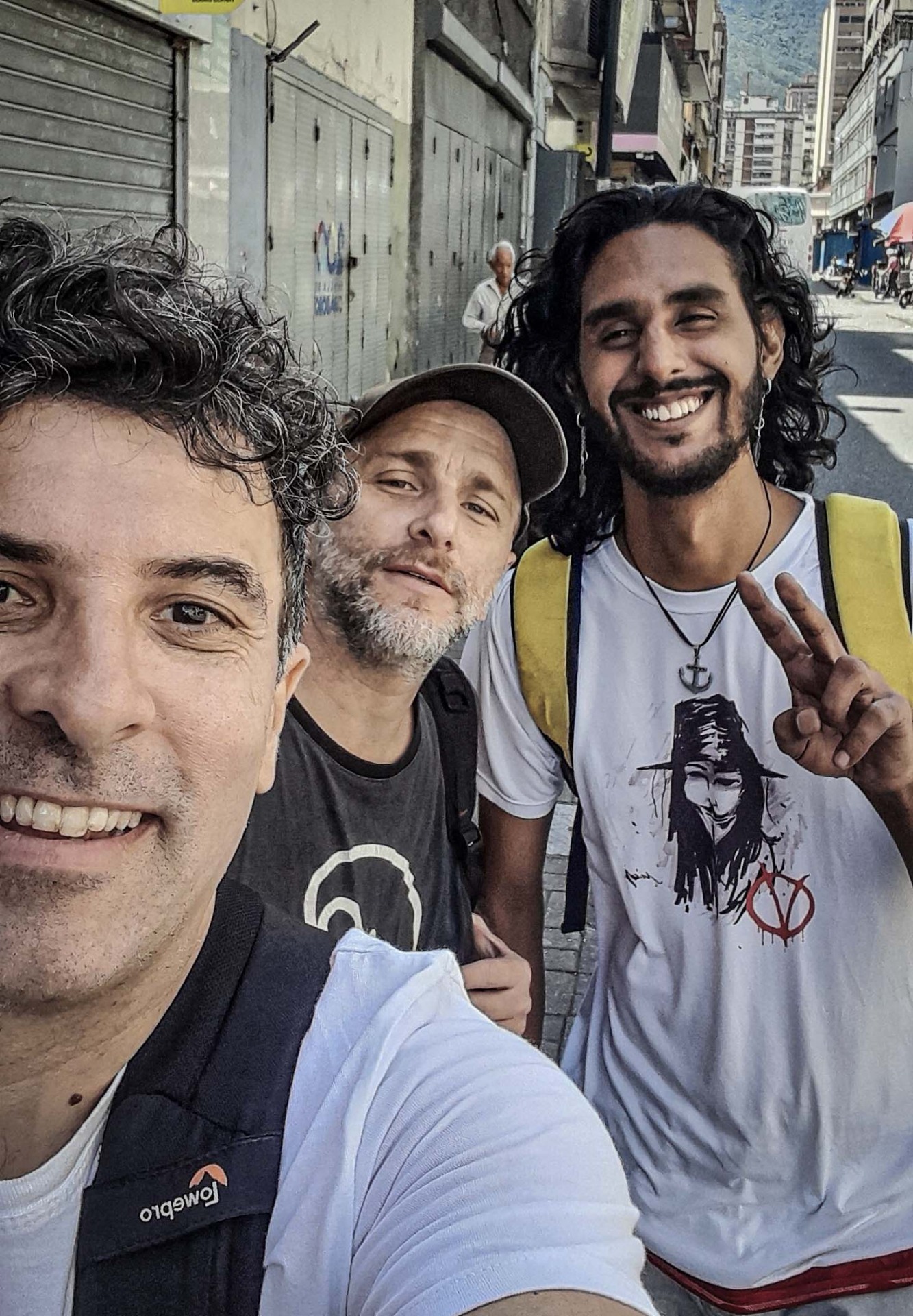 Caminata por Caracas, de izquierda a derecha: Fernando, Andrés y Eliezer. Foto: Fernando Mercado