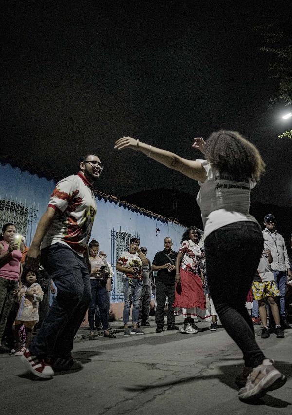 Se armó “la parranda” en las calles de la Vega