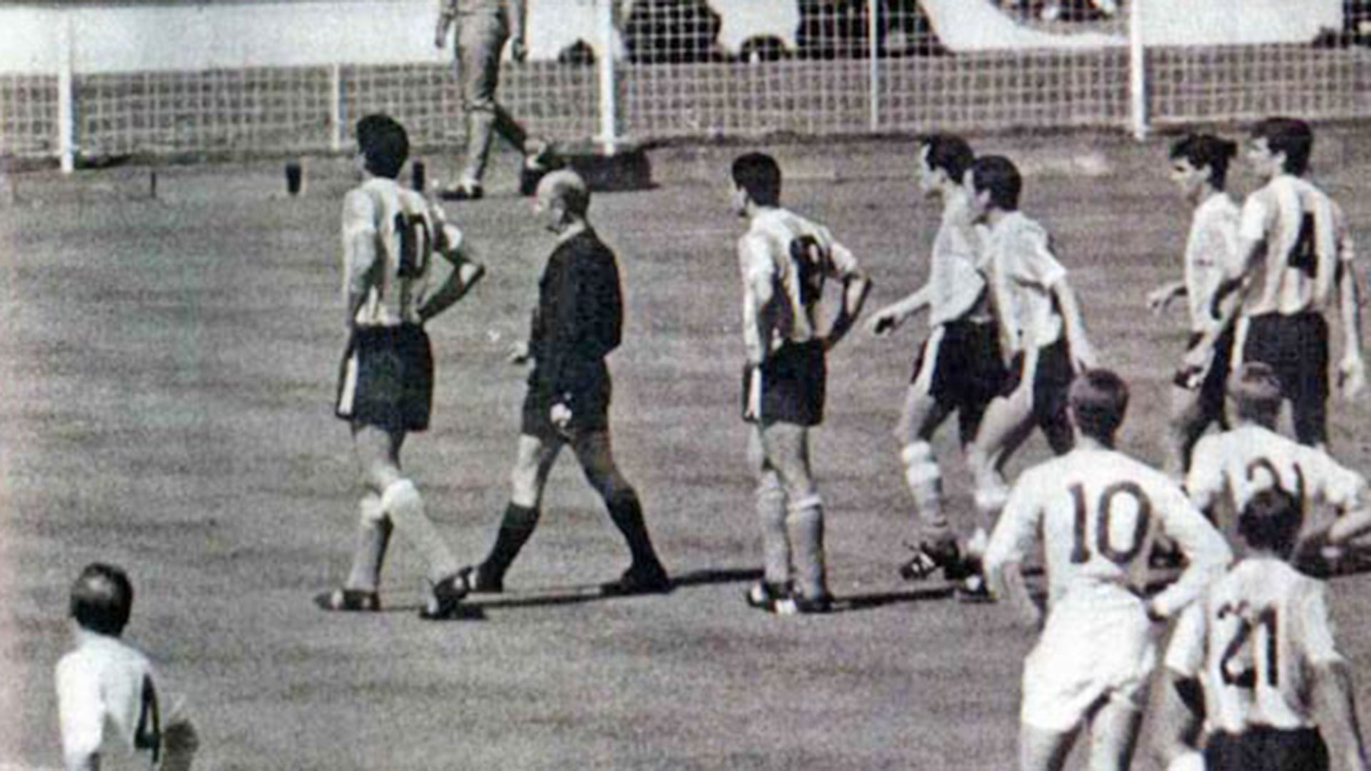 Expulsión de Rattin, mundial 1966 (Infobae)