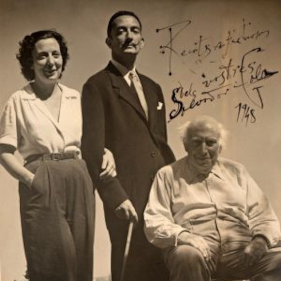 Salvador Dalí con su padre y su hermana, Ana María